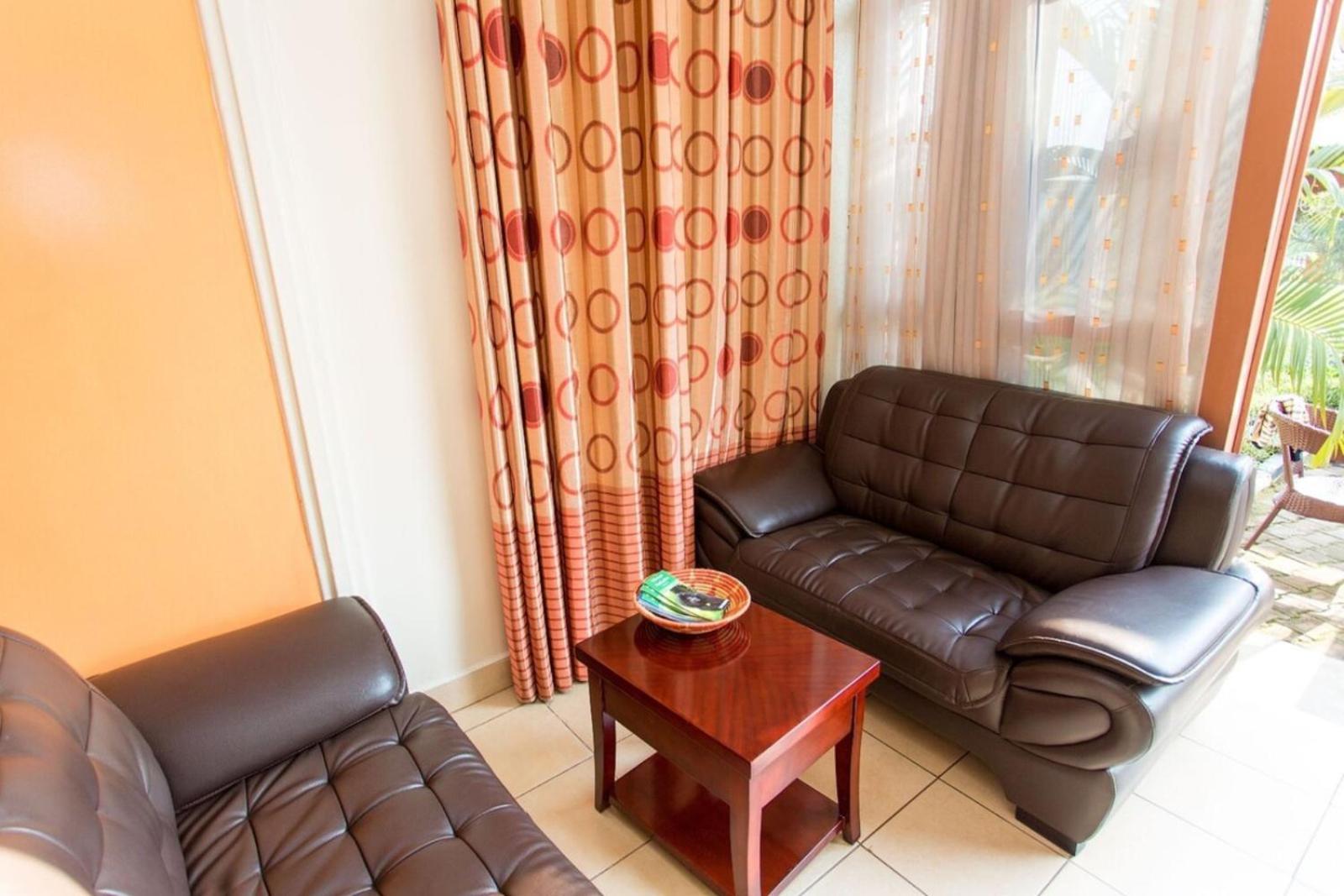 Quiet Haven Hotel Кигали Экстерьер фото
