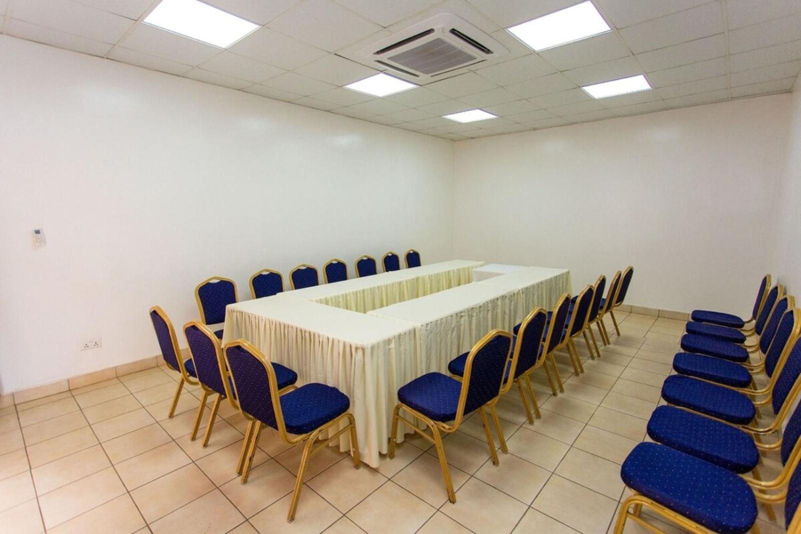 Quiet Haven Hotel Кигали Экстерьер фото