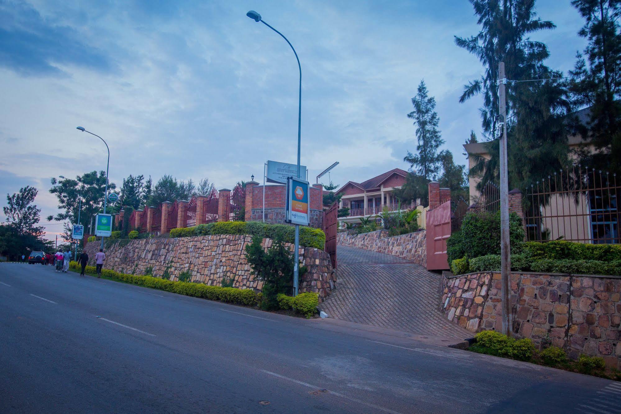 Quiet Haven Hotel Кигали Экстерьер фото